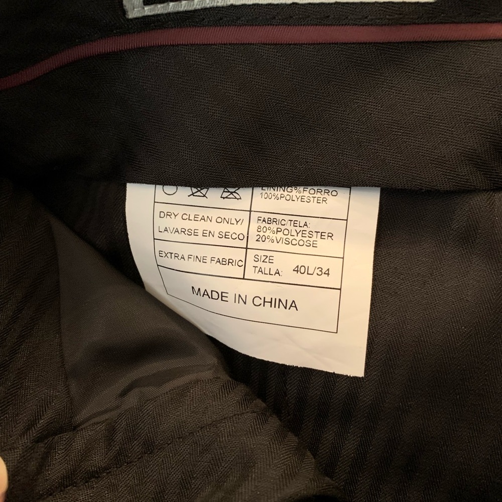 Suits - Picture 2 of 4